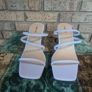 Torrid  13w lilac three strap wedges.